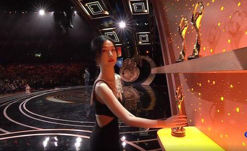 虞书欣王鹤棣娱乐吃瓜